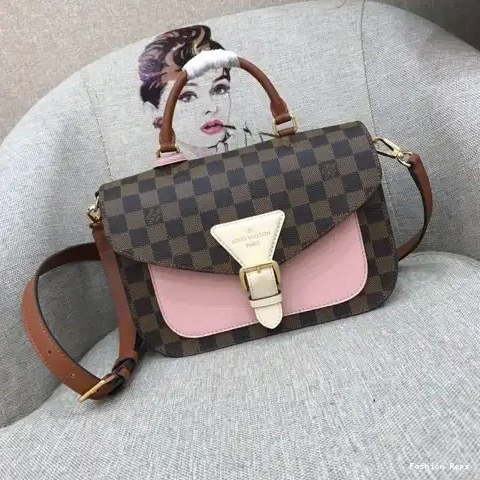 19B570288 LV Bags 0517